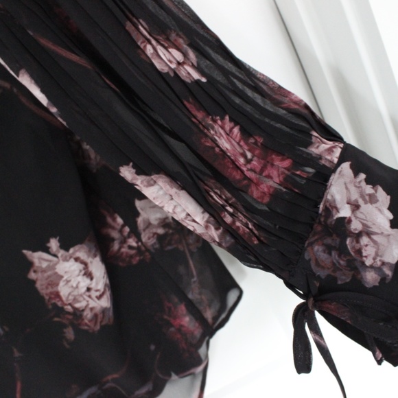 EUC: Vera Wang Blouse and Cami Duo Sz S - Picture 3 of 4